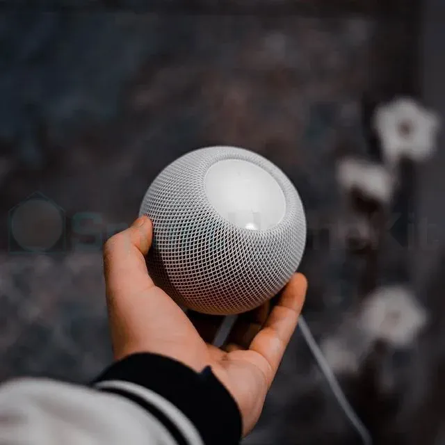 apple-homepod-mini-white-IG_photo-logo-web.jpg.webp